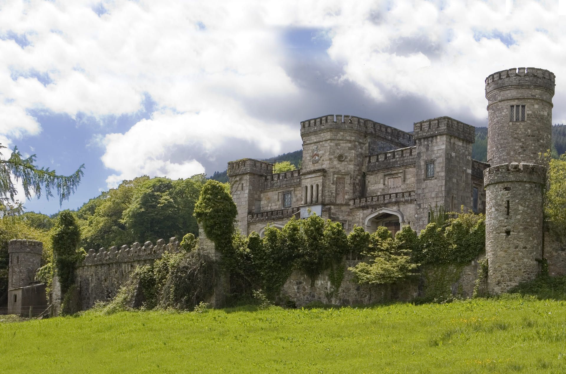 History of Killeavy Castle.
