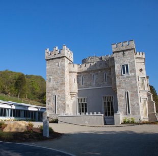Castle and marquee www.killeavycastle.com_v2