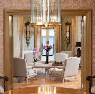 Castle drawing room www.killeavycastle.com_v2