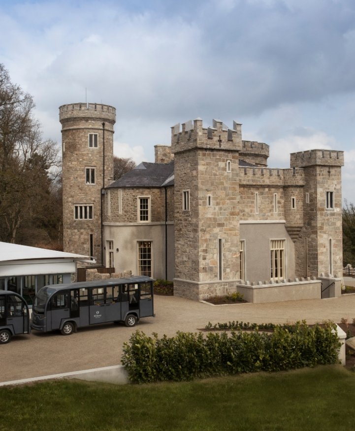 Castle with bus image www.killeavycastle.com_v2