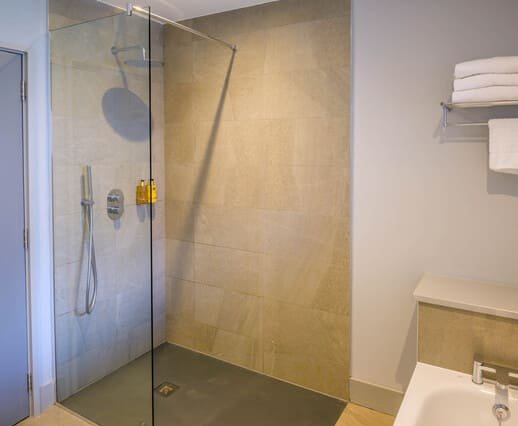 Kennedy Guestroom bathroom at Killeavy Castle Estate